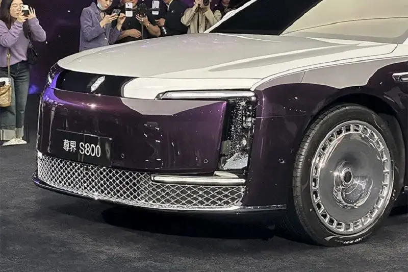 مکسترو اس 800 نمای جلو