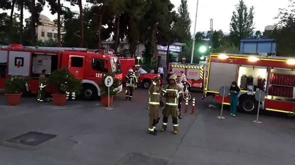 آتش سوزی در یک بیمارستان در خیابان جلال آل احمد تهران / بیماران جان سالم به در بردند+ عکس ها