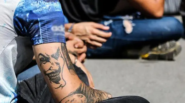 حمله به خودروی زندان برای فراری دادن قاتل فرمانده / در میناب رخ داد