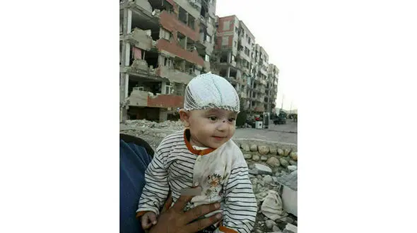 نجات یک کودک پس از 3 روز از زیر آوار+ عکس