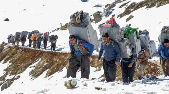 کولبر جوان در مرز "دولبی" جانباخت / او پدر سه فرزند بود + فیلم 