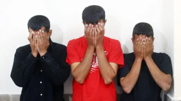 دستگیری 3 دزد جوان خودرو در شیراز +عکس