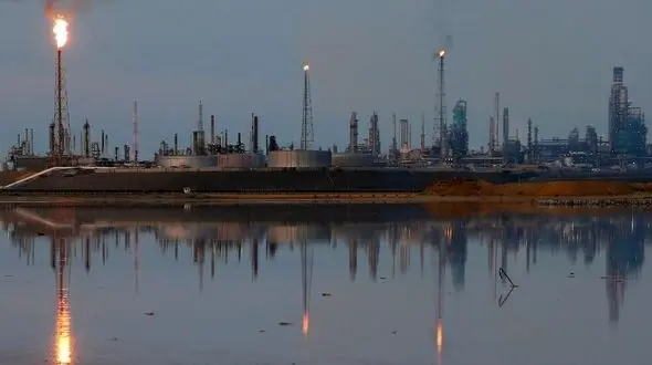 تولید نفت بزرگترین پالایشگاه ونزوئلا متوقف شد