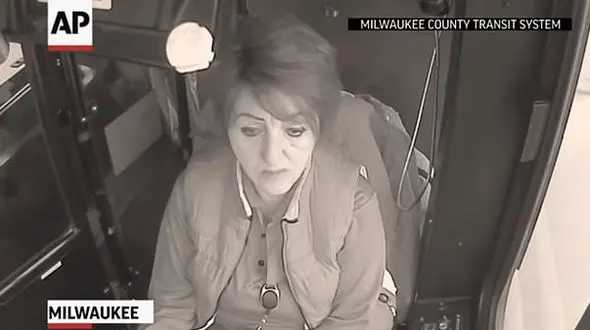 وحشتناک ترین تصمیم مادر سنگدل برای کودک خردسالش ! / فرشته نجات سر رسید !