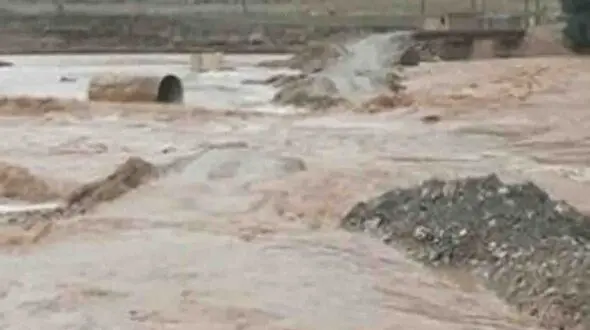 کشف جسد پسر 3 ساله در سیل استهبان / تلاش برای جسد دختربچه یک و نیم ساله
