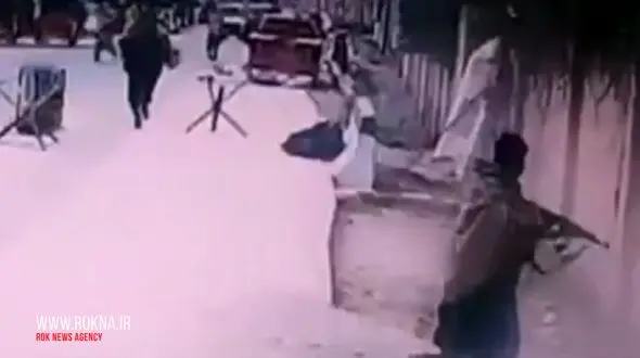 لحظه انفجار بمب و حمله تروریستی به یک اداره دولتی در پاکستان + فیلم