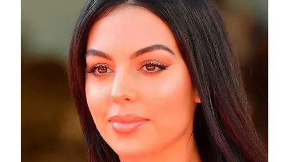  جلب توجه زن رونالدو جلو سعودیا ! / عرب شد!