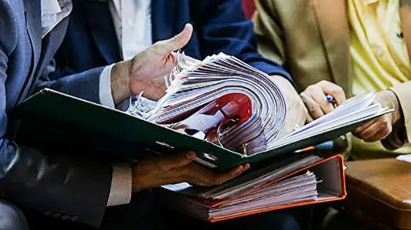 درگیری متهم پرونده اقتصادی با وکیلش در دادگاه انقلاب