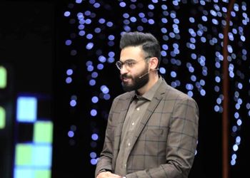 عکس / اولین رونمایی از دختر زیبای مصطفی امامی مجری ویژه برنامه افطاری پناه / چقدر پدر و دختر شبیه هم هستن!