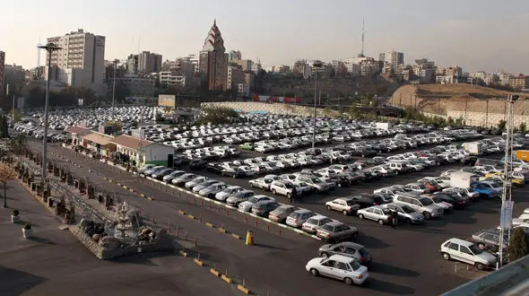 اگر کسی پارکینگ بزند، دستش را می‌بوسیم/ تهران فقط ۱۰۰ پارکینگ دارد!