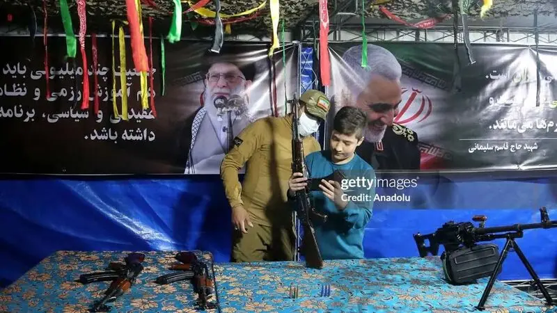 آموزش کار با اسلحه در میدان ونک تهران
