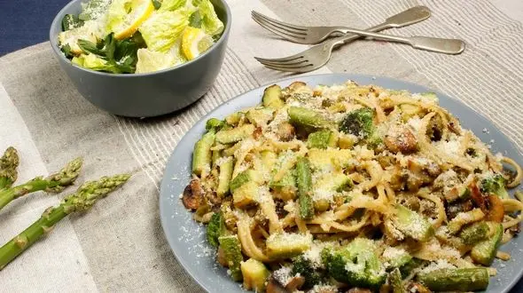 کاسه های پاستا با طعم اسفناج و سیر+دستور پخت