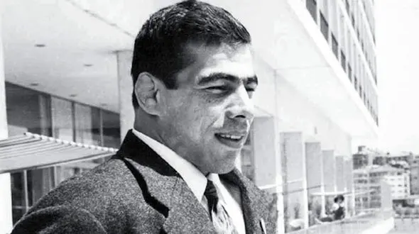 غلامرضا تختی در بین الحرمین/ رونمایی از خاطره‌نویسی جهان پهلوان + عکس