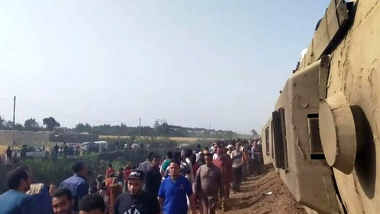 فیلم / واژگونی قطار مسافربری در مصر