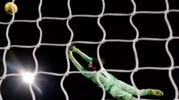 فیلم/ شوت سال تور دروازه لیورپول را پاره کرد/ گل برنده پوشکاش زده شد؟