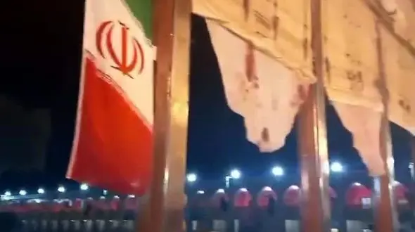 فیلم تلخ از آویختن چادرهای خونین زنان قربانی از ایوان حرم شاهچراغ 