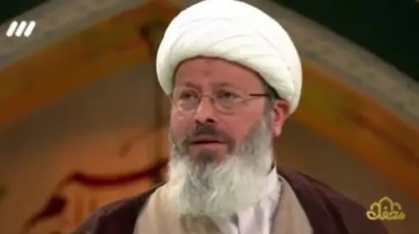 فیلم آوازخوانی یک روحانی در تلویزیون / حرفه ای با صدای رسا می خواند