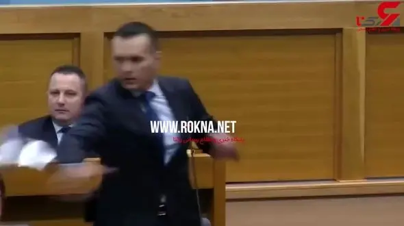 سیلی زدن وزیر به نماینده پارلمان در مقابل دوربین تلویزیون+فیلم