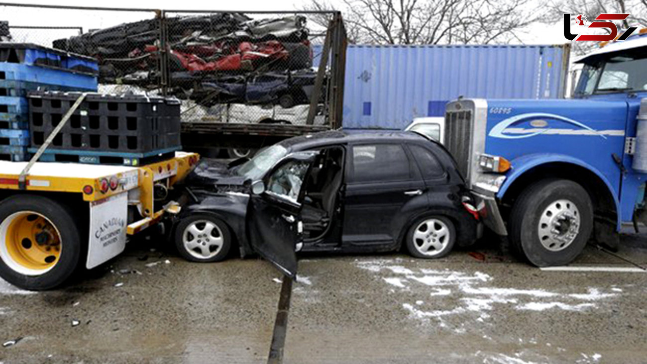 تصادف مرگبار کامیون با باجه عوارض 
