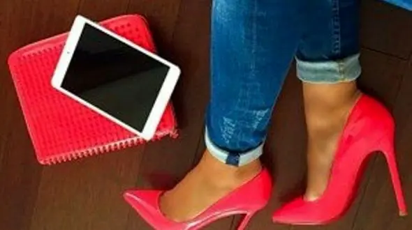 برای عید امسال کفش های رنگی را با چه لباس هایی ست کنیم؟