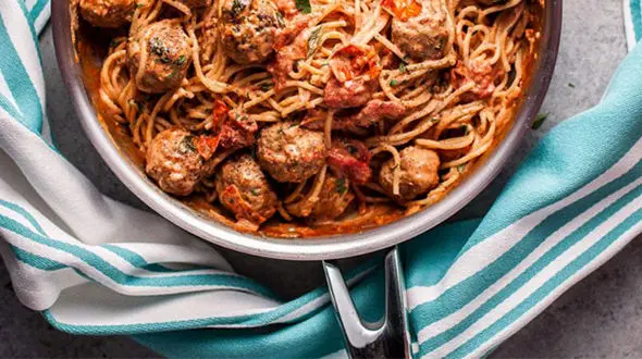 پاستا با کوفته قلقلی غذایی خوش طعم و اشتها برانگیز+دستور تهیه