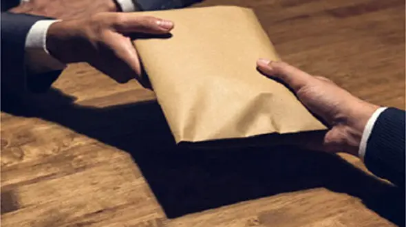 این 2 بازیگر نمره درسی بچه هایشان را خریدند / آنها دادگاهی شدند + جزئیات