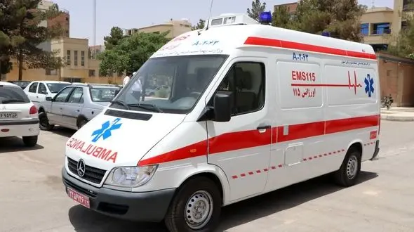 امداد رسانی اورژانس ۱۱۵ به ۴ مصدوم انحراف از جاده خودروی سواری در محور آبادان به بندر امام