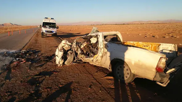 شاخ به شاخ مرگبار در محور خور _ طبس / خودروها له شدند + عکس