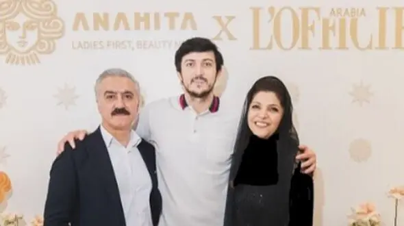 نگاهی به کیک لاکچری و 3طبقه مراسم افتتاحیه سالن زیبایی مادرزن جوان سردار آزمون با خلاقیت اوستا قنّاد تهرونی/ خانومش کپی برابر اصل مامانشه+عکس
