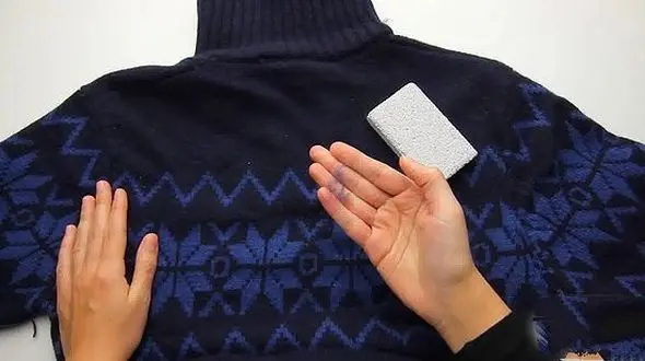 روشی ساده برای از بین بردن پرزهای لباس بافت