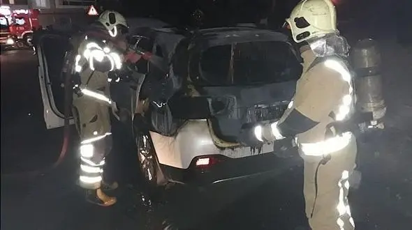  آتش‌گرفتن بی‌دلیل خودروی مدل بالا در شهرک گلستان+ عکس