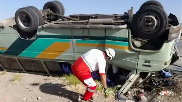 واژگونی خونین مینی‌بوس در جاده نیشابور + وضعیت کارگران مصدوم