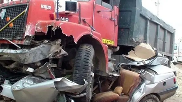 عکس / کامیون روی پژو ایستاد / 4 نفر در خرم آباد کشته شدند 