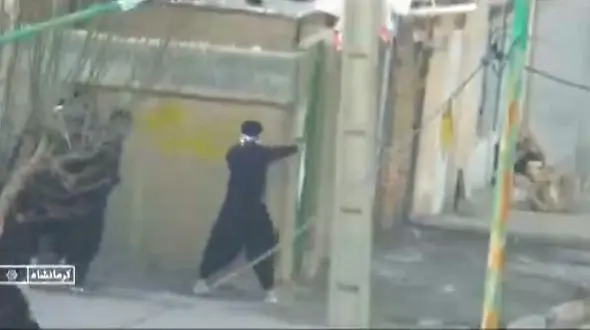 فیلم تیراندازی افراد مسلح در شهرهای کرمانشاه و اصفهان