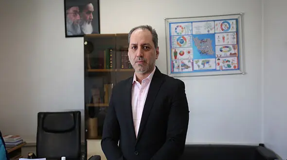 چالش‌های کارگران پیمانی و حجمی در ایران/ بزرگ شدن دولت و استخدام‌های غیرکارشناسی، عامل اصلی تورم و ناکارآمدی
