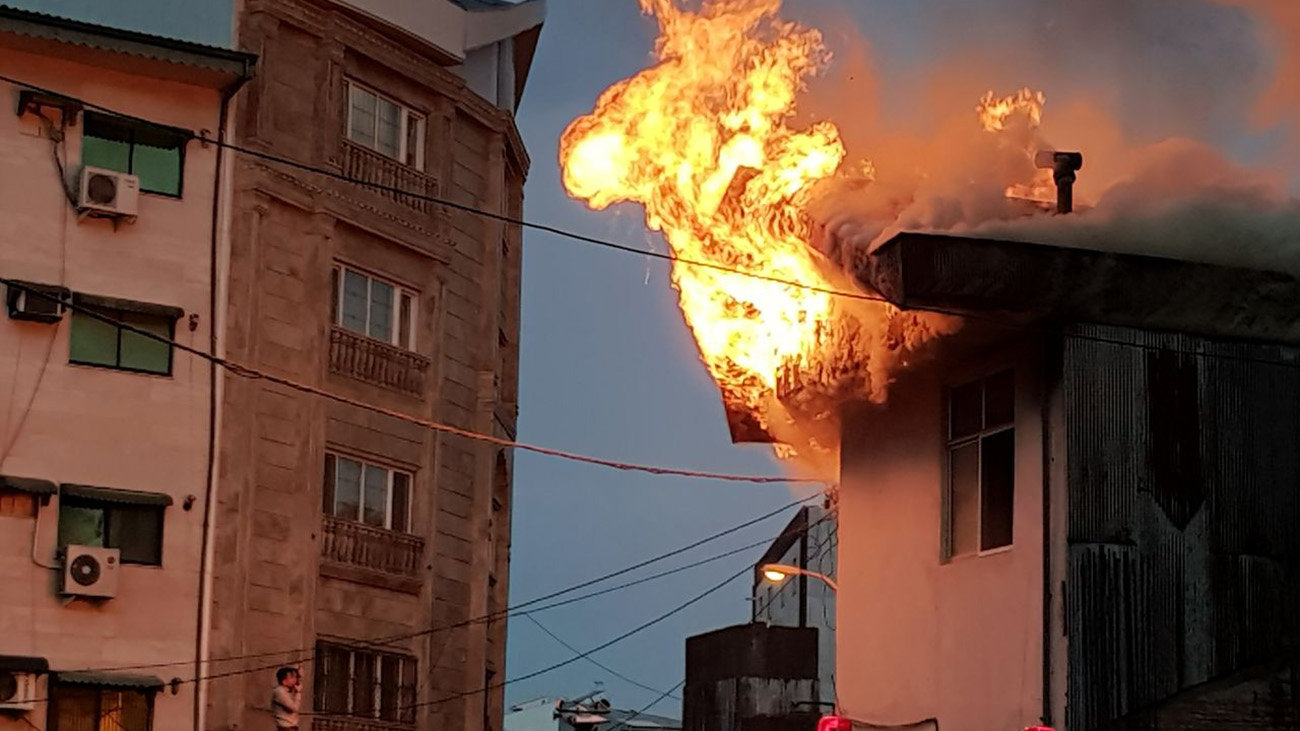 آتش‌سوزی مرگبار یک واحد مسکونی در نازی‌آباد تهران +فیلم و جزییات