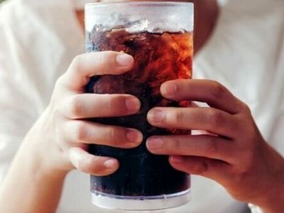 هشدار وزارت بهداشت: چرا نوشابه‌ های انرژی‌ زا در تابستان خطرناک است؟