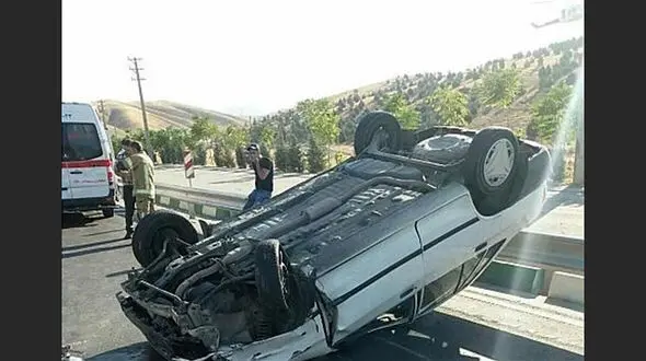 فیلم وحشتناک از تصادف مرگبار و زنجیره ای تریلی با 7 خودرو / نیسان آبی مچاله شده 