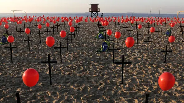 همدردی متفاوت با قربانیان کرونا در برزیل + عکس های جالب