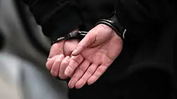 حمایت مادر سارق افیونی از پسر دیوانه اش / سرنوشت سیاه جوان مشهدی