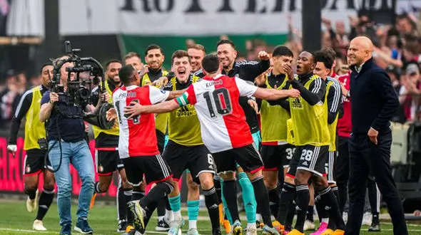 جشن قهرمانی کاپیتان های تیم ملی در یونان و هلند/ شب ویژه حاج صفی و جهانبخش در اروپا + تصاویر