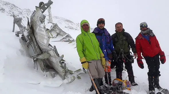 ناگفته های شبی که کنار لاشه و اجساد مسافران هواپیما در کوه دنا ماندیم + عکس و گفتگو