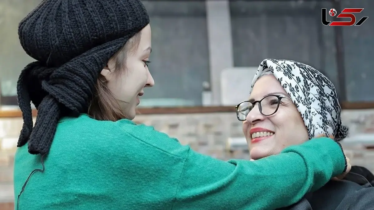 فیلم / روشنک گرامی :حرف بدی به مادرم زدم خیلی عذرخواهی کردم / یک شوخی بود که مردم جدی گرفتند / توهین به مادرش چه بود ؟!