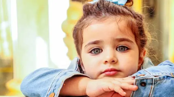 پیام متفاوت نوه بازیگر معروف به زبان انگلیسی برای دوستانش در ایران