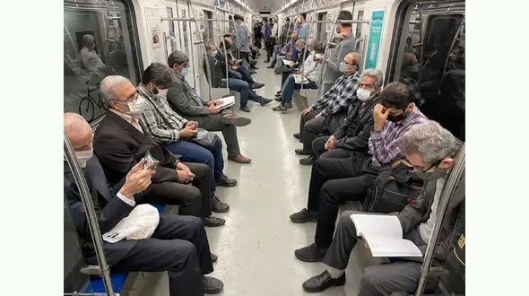 عجیب ترین صحنه ای که در متروی پایتخت رویت شد + عکس