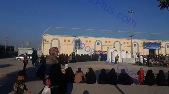 تصویری عجیب از صف فوق طولانی گوشت در بوشهر+عکس
