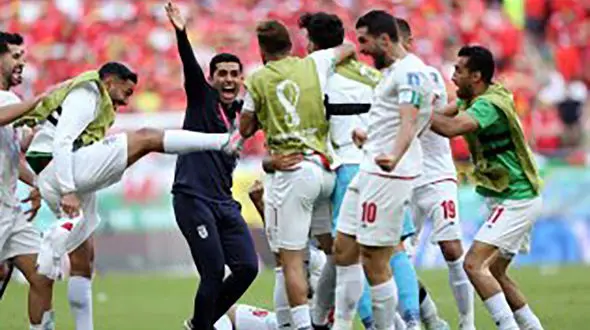 عکس  حرکت خشن سامان قدوس در جشن دیوانه‌وار تیم ملی