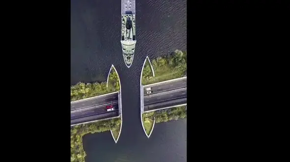 زیباترین طراحی جاده ای در دل رودخانه + فیلم