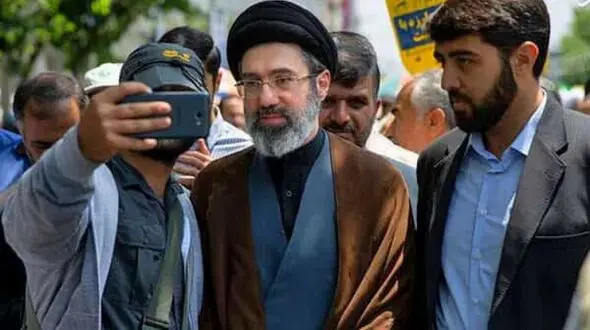 عکس ها /   همسر شهید آیت الله مجتبی خامنه ای و  2 نوه کوچولوی شهید رهبری انقلاب / زهرا 14 ماهه و مصباح الهدی 7 ساله و زهرا حداد عادل همزمان با رهبری شهید شدند