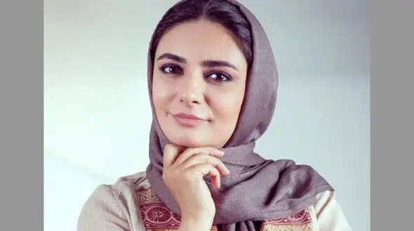 خوشرنگ ترین مانتوی لیندا کیانی در دورهمی دخترانه ! + عکس